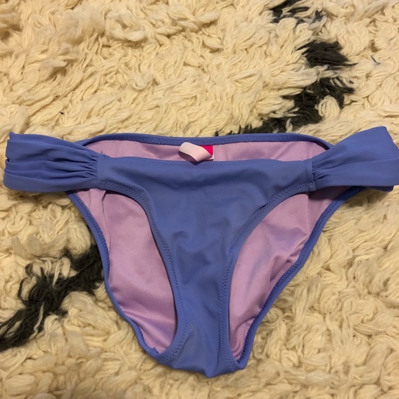 Victoria’s Secret Bikini Bottoms - Picture 1 of 2